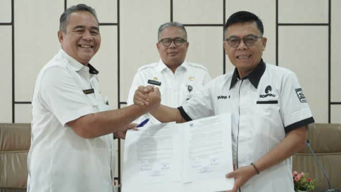 Plt. Kadis Kominfo Solsel Taufik Effendi (Kanan)