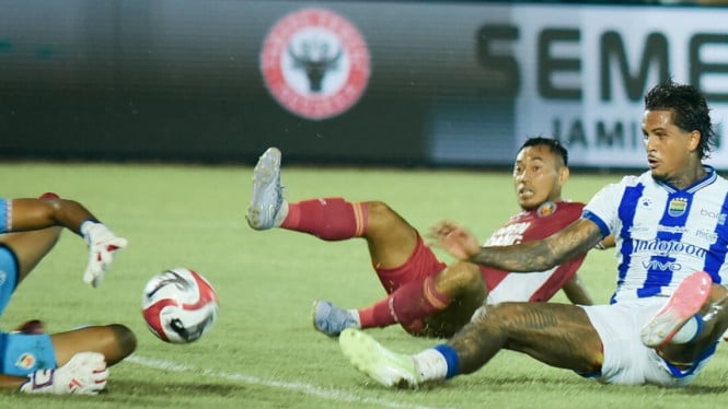 Semen Padang FC VS Persib Bandung