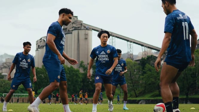 Latihan pemain Semen Padang FC