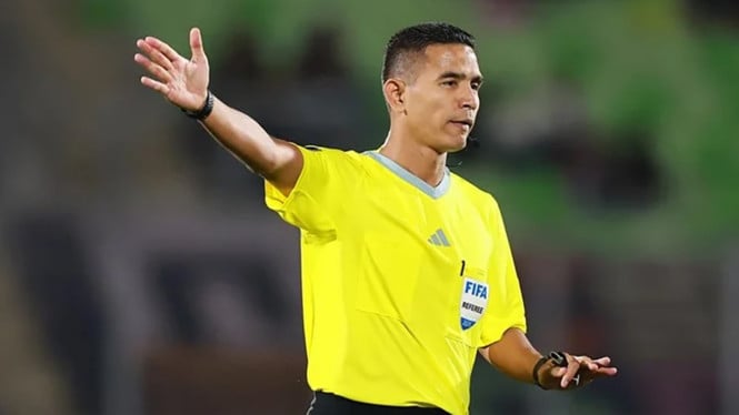 Wasit Malaysia M. Nazmi Nasaruddin, salah satu wasit terbaik di Asia Tenggara dengan jam terbang internasional yang tinggi