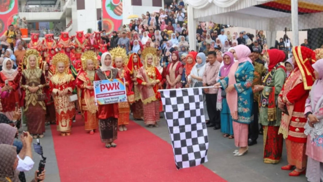 Pemerintah Kota Bukittinggi bersama International Minangkabau Literacy Festival (IMLF) ke-4 Tahun 2026 gelar Parade 1.700 Perempuan Berbusana Minang d