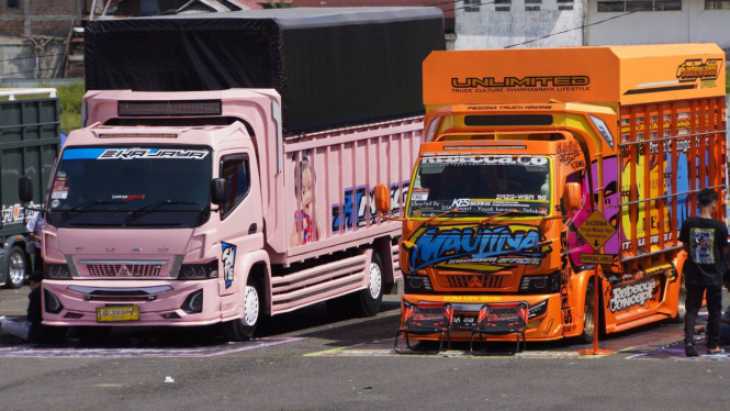Ratusan Modifikator Truk dan Bus Adu Kreativitas di Padang Panjang AutoShow 2026