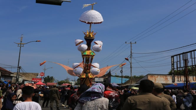 Tradisi Hoyak Tabuik