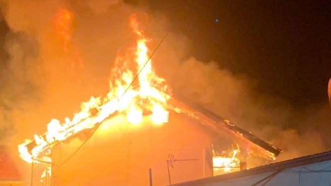 Gedung Inspektorat dan Bapenda Padang Terbakar Dini Hari, 12 Unit Damkar Diterjunkan