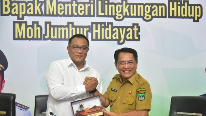 Menteri LH RI, Moh. Jumhur Hidayat dan Bupati Padang Pariaman, John Kenedy Azis