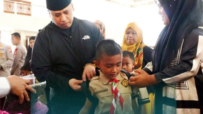 Wako Hendri Arnis Serahkan 597 Paket Seragam Gratis Program Baznas