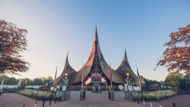 Het Huis Van De Vijf Zintuigen, Ikon Beratap Rumah Gonjong di Belanda