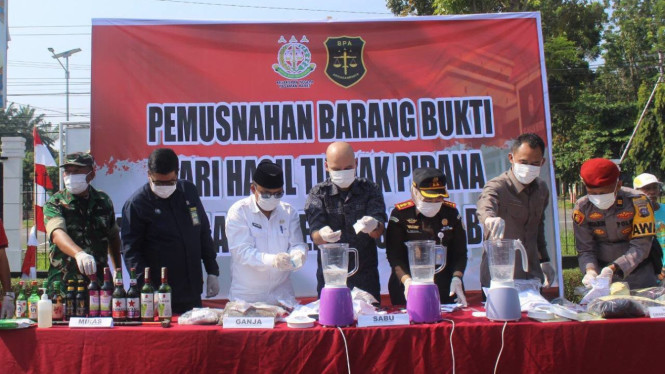 Kejaksaan Negeri (Kejari) Pasaman Barat memusnahkan barang bukti dari 56 perkara tindak pidana umum yang telah berkekuatan hukum tetap (inkrah), Rabu