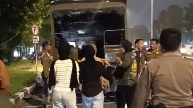 Satpol PP Kota Padang amankan belasan remaja hingga dini hari