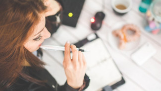 Emosi Bisa Pengaruhi Keuangan, Ini 4 Tips Cerdas Ibu Ambil Keputusan Finansial Tanpa Nyesel