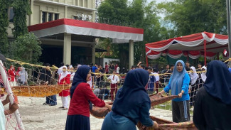 Tak Hanya Siswa, Orang Tua di SMPS IT Siti Hajar Medan Pun Ambil Bagian dalam Kemeriahan 17 Agustus