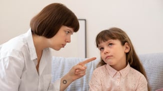Jangan Over Kontrol! Ini Dampaknya pada Mental dan Kepercayaan Diri Anak