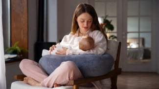Istri Happy, Baby Happy: 5 Hal yang Harus Suami Lakukan Saat Masa Menyusui