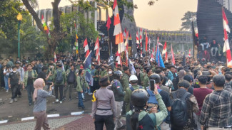 Tips Hadapi Resah Demo agar Anak Tetap Merasa Aman