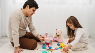 Bermain bersama Ayah, Anak Lebih Cerdas Bahasa: Bukti Riset Neurosains