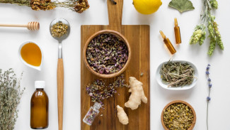 Obat Alami untuk Mengatasi Keracunan Makanan, Beberapa Ada di Rumah lho Moms!