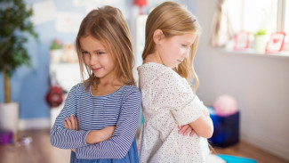 Bekali Anak Melawan Pertemanan Toxic: Panduan Lengkap untuk Moms & Dads