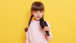 Si Kecil Suka Nyanyi-Nyanyi Sendiri? Tanda Anak Merasa Aman, Nyaman, dan Bahagia