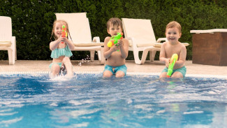 6 Tips Memilih Tempat Les Renang Anak: Aman, Nyaman, dan Bikin Si Kecil Semangat Belajar