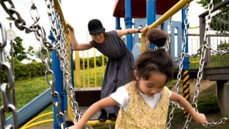 Bukan Uang, Tapi Cinta & Kebiasaan: 6 Investasi Ibu yang Menentukan Masa Depan Anak