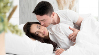 Kata Dokter, Cium Istri 6 Detik Bikin Awet Muda dan Bahagia, Mitos atau Fakta?