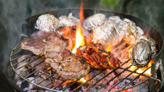 Waspadai! 5 Jenis Makanan Pemicu Kanker Payudara Menurut Dokter dan Ahli Gizi