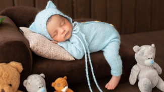 Kenapa Bayi Tidak Perlu Pakai Bantal hingga Usia 2 Tahun? Ini Penjelasan Dokter!