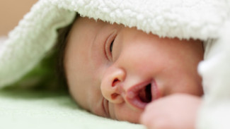 Normalkan Jika Bayi Berkeringat Saat Tidur? Simak Penjelasannya