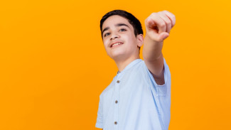 “Anak Baik-Baik Aja” Belum Tentu Bahagia: Kenali Invisible Child Syndrome Sebelum Terlambat