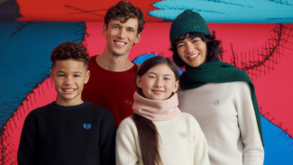 Dari Seniman Jalanan New Jersey, KAWS Bawa Filosofi Kesepian jadi Koleksi LifeWear Brand Fashion Dunia