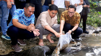 Pelepasan Ikan Endemik oleh Kanjeng Gusti Bhre, Seruan Jaga Alam dan Air untuk Masa Depan