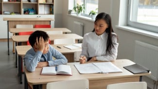 Nilai Akademik Anak 10 Tapi Attitude 0? Ini Kesalahan Parenting yang Sering Tak Disadari