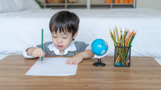 Ilustrasi anak menulis