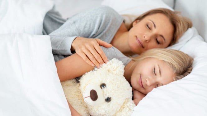 Ilustari Ibu dan Anak Tidur