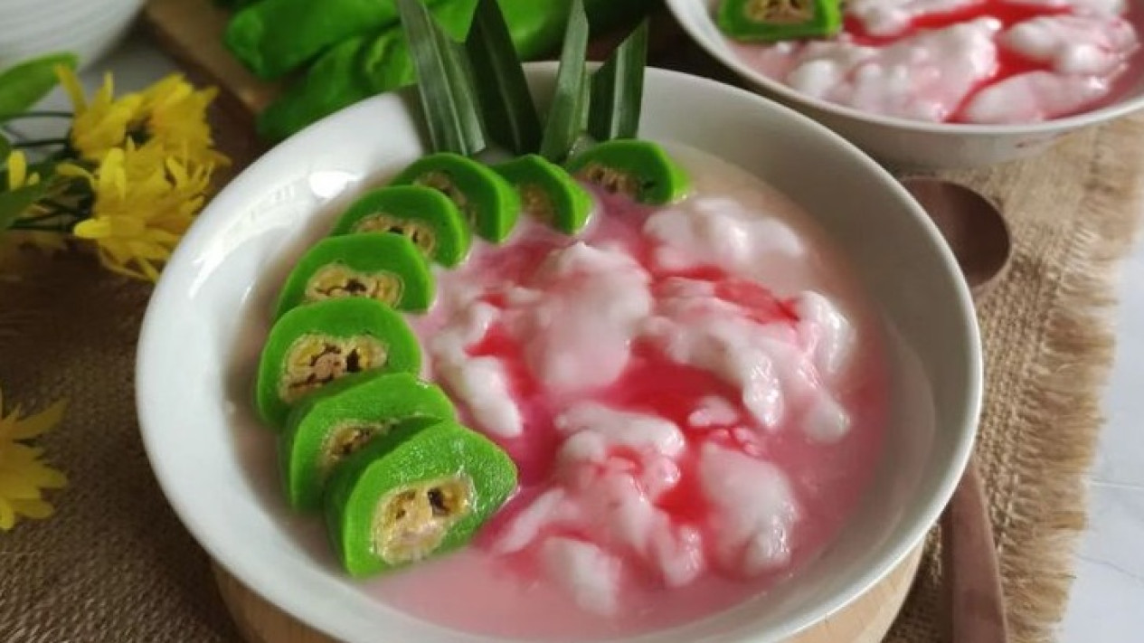 Foto Rahasia Kelezatan Es Pisang Ijo, Minuman Segar dan Kenyal yang ...