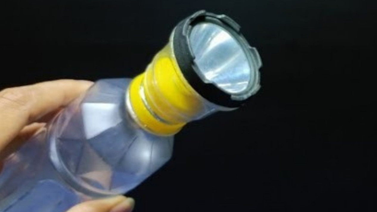 Cuma Modal Botol Teh dan Lampu Bekas, Bisa Bikin Senter Kuat Anti Mati ...