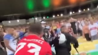 Brasil vs Argentina Diwarnai Bentrok Pendukung La Albiceleste vs Polisi, Pertandingan Sempat Ditunda