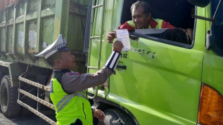 Jelang Operasi Ketupat, Polisi di Purwakarta Gelar Ramp Check Angkutan Umum dan Barang