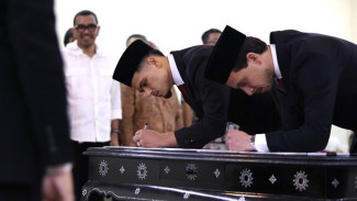 Thom Haye dan Ragnar Oratmangoen Resmi WNI dan Siap Bela Timnas Indonesia