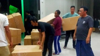 Kemenag Purwakarta Distribusikan Koper ke Calon Jemaah Haji yang Berangkat Pada Kloter 15