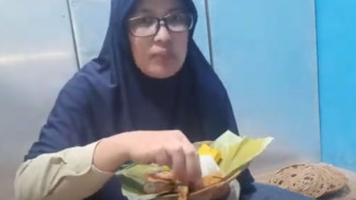 Ayam yang Lembut, Segar dan Sambal Nendang: Rahasia Bisnis Ayang Goreng Dadakan Mang Kus!