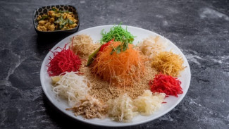 Mengenal Yu Sheng dan Maknanya, Salad Ikan Mentah yang Wajib Ada Tahun Baru Imlek