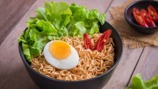Penting! Ini Hal-hal yang Harus Kamu Ketahui Sebelum Konsumsi Mie Instan, Jangan Sampai Menyesal!