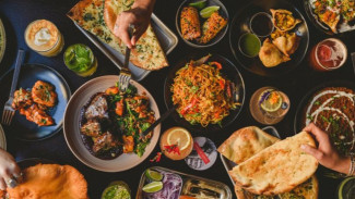 7 Tips Berburu Kuliner Halal Saat Liburan di Luar Negeri