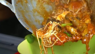 Viral di Tangerang! Seblak Bunda Nay Level 3 Udah Bikin Keringat Bercucuran