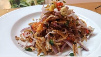 Resep Teri Sambal Matah yang Segar dan Renyah