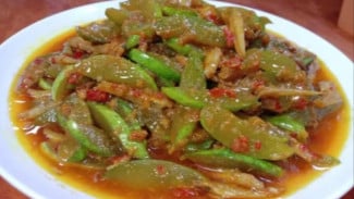 Resep Tumis Timun Ikan Asin Super Enak, Dijamin Bikin Nambah Nasi Terus!