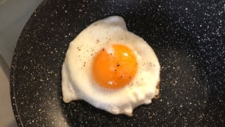 Rahasia Membuat Telur Ceplok Bulat Sempurna, Bikin Nafsu Makan Bertambah!