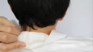 Kesal Pakaian Putih Sudah Menguning? Segera Coba Cara Ini di Rumah!