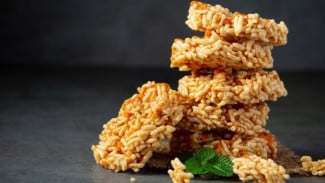 Resep Rengginang: Camilan Renyah Warisan Leluhur yang Tak Lekang Waktu